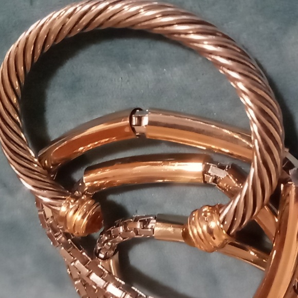 Lot of 4 bracelets 1 Cable cuff, Amber end & 3 expandable silver links. like new - Picture 7 of 10